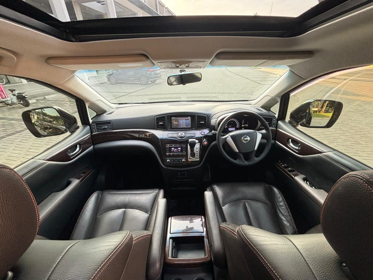 Nissan Elgrand 2012